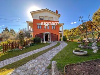 Xalet a Sant Fruitós de Bages. Chalet impecable en las brucardes de 273m con gran parcela, gara Xalet a Sant Fruitós de Bages. Chalet impecable en las brucardes de 273m con gran parcela, gara