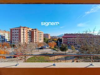 Piso  Concordia. Amplio piso con terraza, 4 habitaciones, 2 plazas de pk y traste