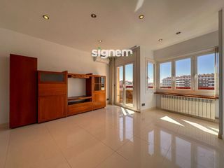 Flat  Bernat de cabrera. Piso en manresa 121m2 construidos con ascensor, balcón y pk