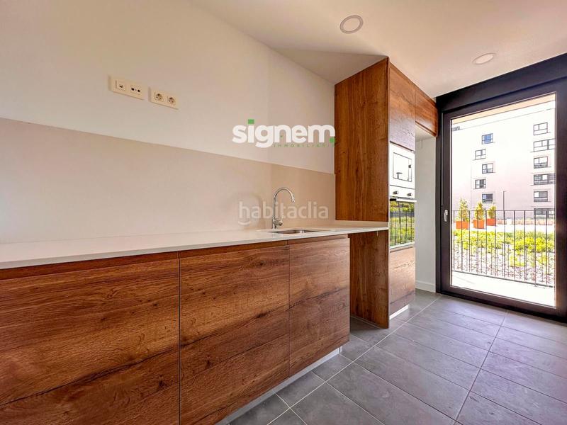 Foto 10c93af4-651f-43f8-bbe2-71e555a88d75. Flat in concordia 63 in bases de Manresa - carretera de santpedor Manresa