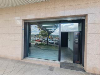 Location Local commercial à Avenida otero pedrayo 42. Local frente a mcdonald's zona universitaria