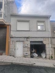 Casa  Rúa zaragoza 9. Casa de piedra con finca