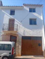 Maison  Carrer de les ferreries. Se vende amplia casa en el centro con multiples opciones  !!!