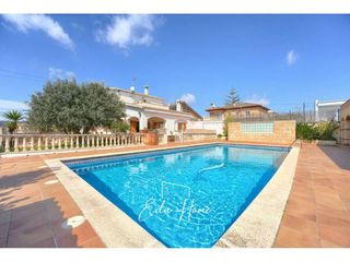 Chalet  Avenida california. Chalet exclusivo con gran parcela, piscina olímpica y espectacul