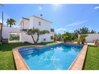 Chalet  Calle logroño 25. Casa unifamiliar reformada con piscina y parcela de 498 m en el