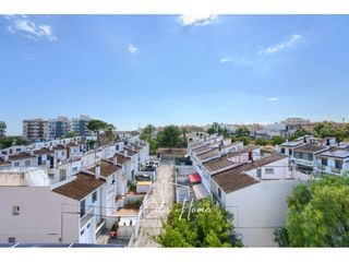 Pis  Calle doctor zamenhof. Amplio piso de 110 m con gran balcón y vistas despejadas en sant