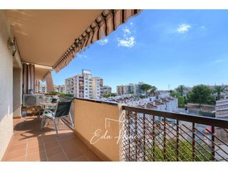 Flat  Calle doctor zamenhof. Amplio piso de 110 m con gran balcón y vistas despejadas en sant