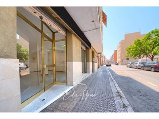 Miete Geschäftsraum  Calle pare garí. Local comercial con 8 escaparates en una de las mejores zonas de