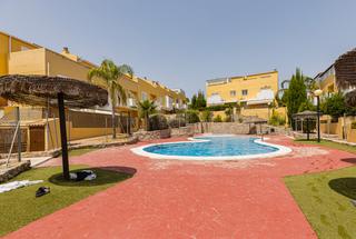 Casa adosada en Calle rosalía de castro 56. Duplex mirador agridulce i con jardín privado
