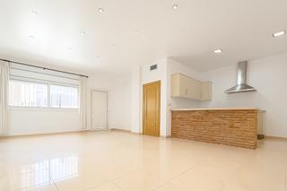Appartement  Passatge granja del pas. Amplia planta baja en la creu de barbera