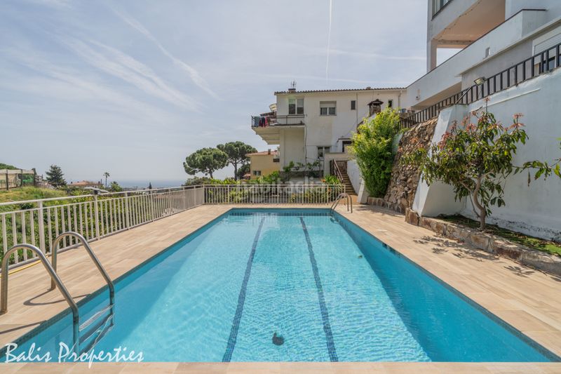 Foto 19a6bf5c-2609-415c-ac10-f68a9964b8b3. Casa con camino riscaldamento parcheggio piscina in Cabrils