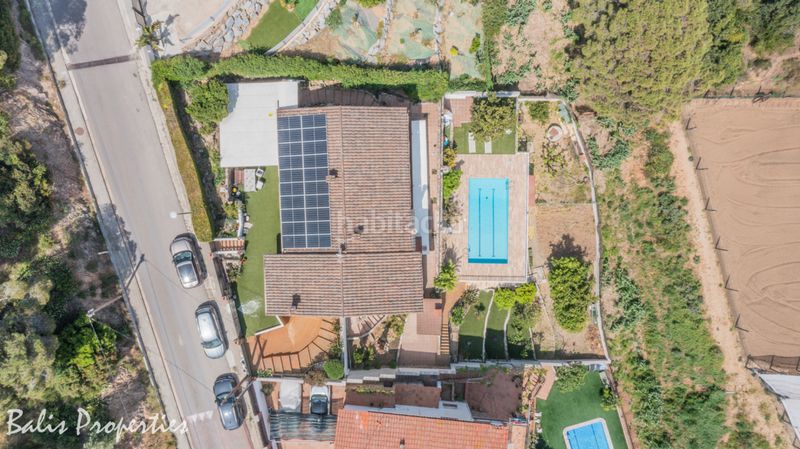 Foto 1aff588b-b86a-432d-8c7d-b65f97163dd1. Casa con camino riscaldamento parcheggio piscina in Cabrils