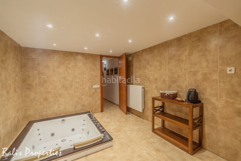 Foto 34e530a2-dc11-42a8-8c81-c0ab07d4f2e1. Casa con camino riscaldamento parcheggio piscina in Cabrils