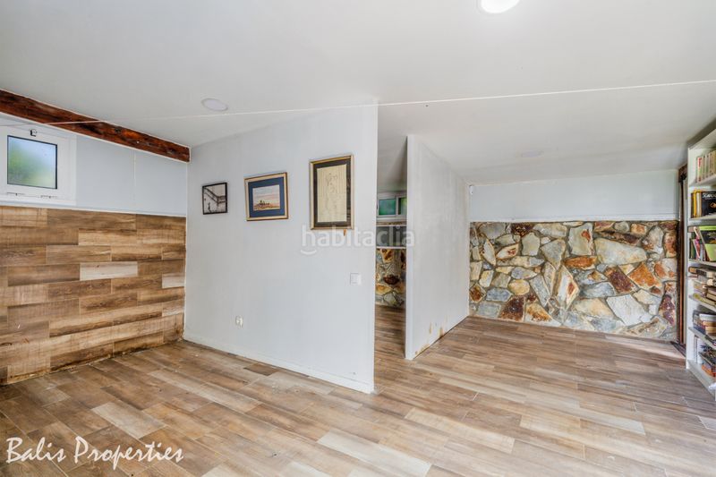 Foto 449400d3-088a-48df-b0da-f4f8a24523b5. Casa con camino riscaldamento parcheggio piscina in Cabrils