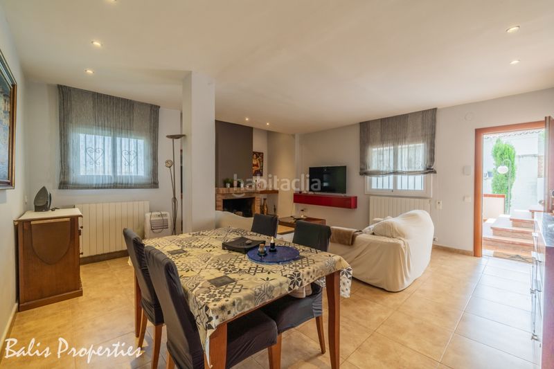 Foto 8b66b1b0-212f-4fef-a999-7330c0557496. Casa con camino riscaldamento parcheggio piscina in Cabrils