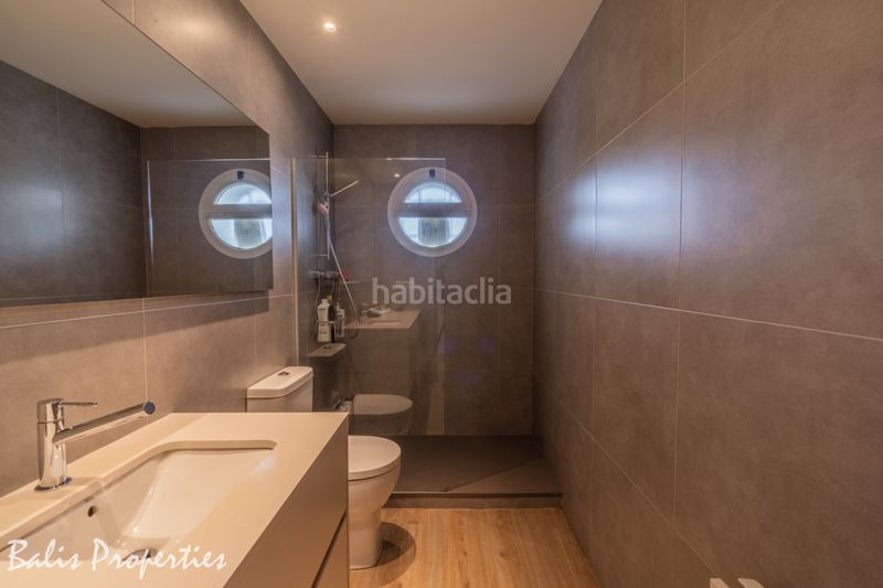 Foto 98bd03c2-8e00-4ffc-a7db-5c2fe9fbacf8. Casa con camino riscaldamento parcheggio piscina in Cabrils