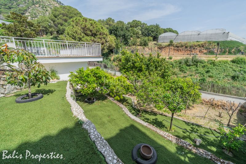 Foto cd81606d-1087-40d5-8629-885bacb86f81. Casa con camino riscaldamento parcheggio piscina in Cabrils