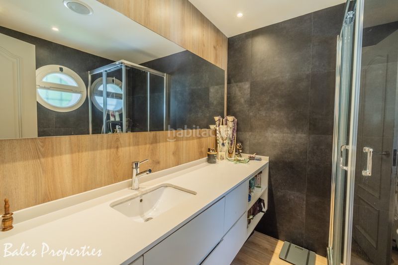 Foto d781e187-73fd-4f82-b18e-86997326c4ad. Casa con camino riscaldamento parcheggio piscina in Cabrils