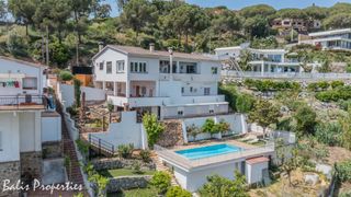 Haus in Cabrils. Exclusiva vivienda con licencia turística y vistas al mar