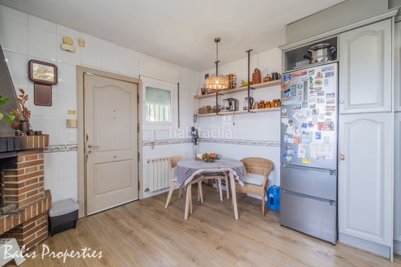 Foto f586e563-4869-4d0a-abf8-59dadbd248ca. Casa con camino riscaldamento parcheggio piscina in Cabrils