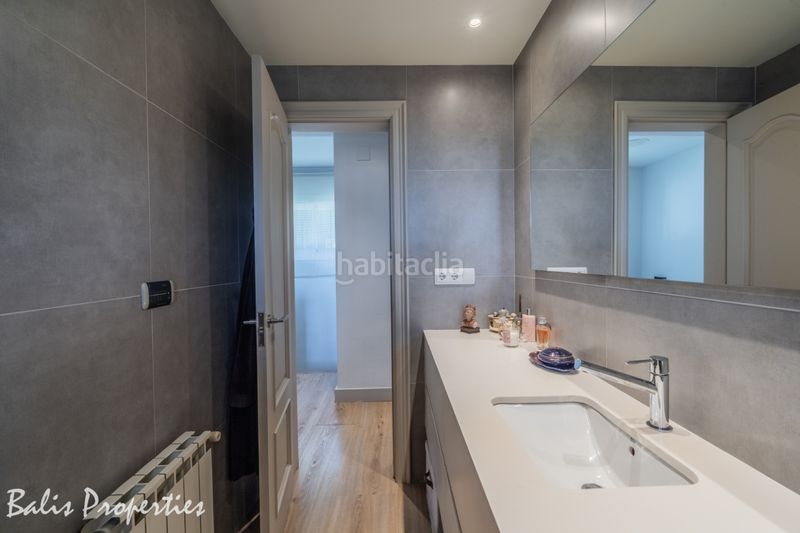 Foto f82df93a-c61b-4f66-af75-53b4c4ffcc0c. Casa con camino riscaldamento parcheggio piscina in Cabrils