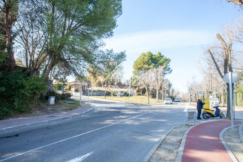 Foto f9dcf873-23c7-4a8c-9e87-4fe28e235a83. Chalet mit heizung parking pool in urbanización La Moraleja La Moraleja