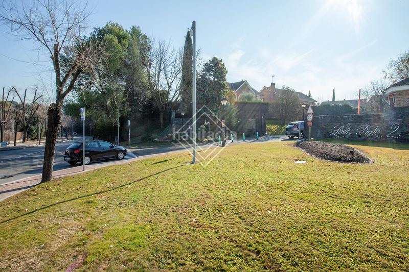 Foto b190fd23-eae7-4c94-bb09-0f47c7ef7ad0. Chalet mit heizung parking pool in urbanización La Moraleja La Moraleja