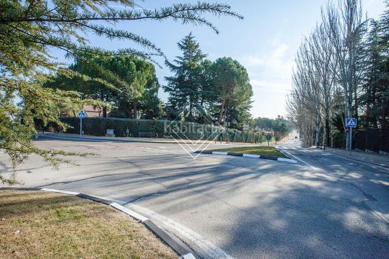 Foto f739ee65-89f4-406a-bcc6-ef75819f236c. Chalet with heating parking pool in urbanización La Moraleja La Moraleja