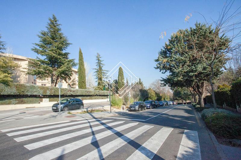 Foto 5ad2da49-e7d6-4e5d-8bac-358b48f97b53. Chalet avec chauffage parking piscine dans urbanización La Moraleja La Moraleja