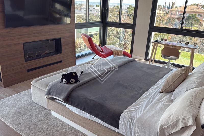 Foto 100690ad-7e45-43ae-a556-d8372039637c. Chalet with fireplace heating parking pool in Ciudalcampo