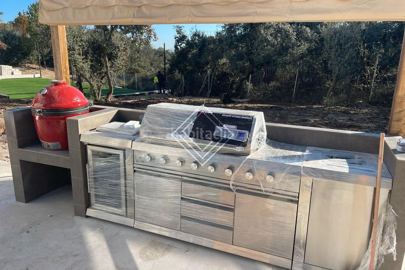 Foto d1439463-c957-49b9-81dd-7f2da87940d1. Chalet with fireplace heating parking pool in Ciudalcampo