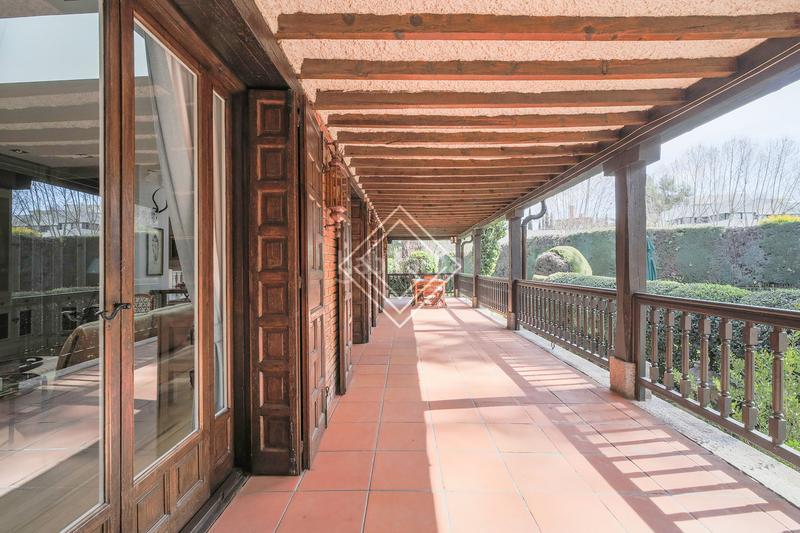 Foto 6b7b896e-6a0e-428a-a2d3-93de3ca9b85a. Miete chalet mit kamin heizung parking pool in Ciudad Universitaria Madrid