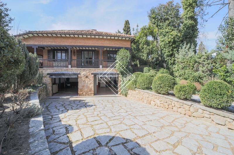 Foto 6ca22ef4-f273-433c-9780-cd7ed5d1431f. Miete chalet mit kamin heizung parking pool in Ciudad Universitaria Madrid