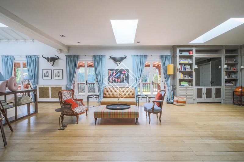 Foto 7fbd5426-d746-401a-8c2d-17085cc83e62. Affitto chalet con camino riscaldamento parcheggio piscina in Madrid