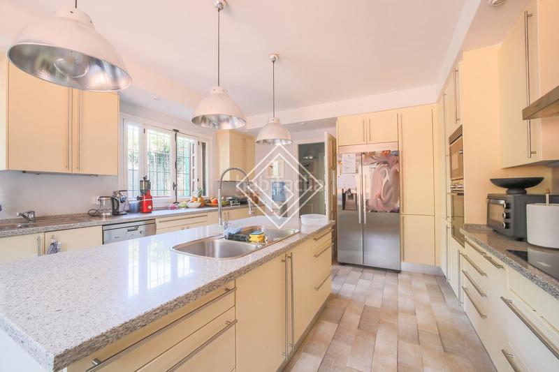 Foto 94fac611-127b-4034-81d8-2e1989d20de5. Affitto chalet con camino riscaldamento parcheggio piscina in Madrid