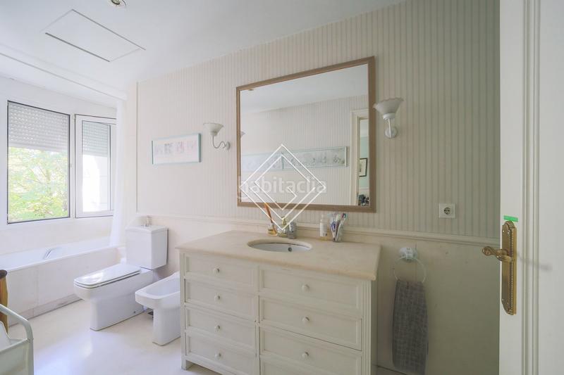 Foto 10359b4d-7b17-4193-83c8-b47f1dde25d2. Chalet with heating parking pool in Ciudad Universitaria Madrid