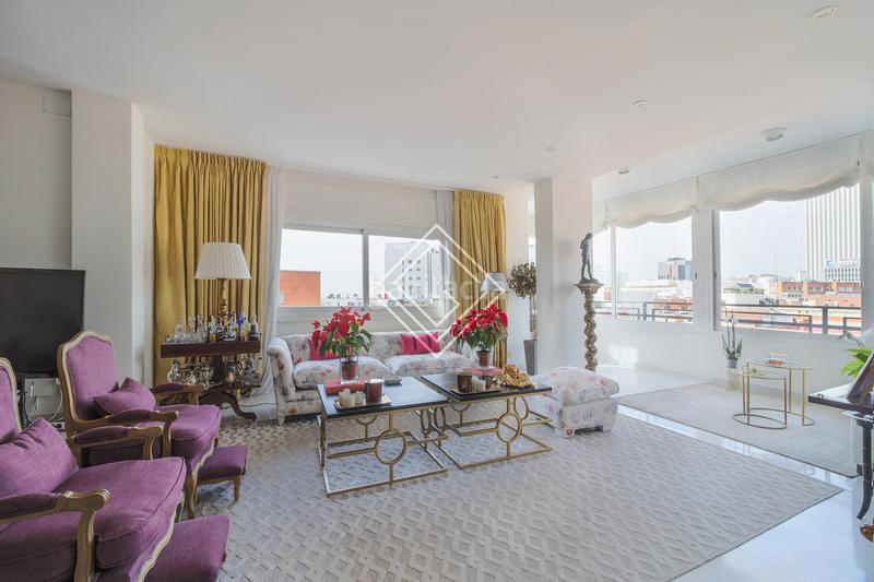 Foto 1367b7fc-b528-40d0-b571-02734642bafa. Duplex avec chauffage parking dans El Viso Madrid