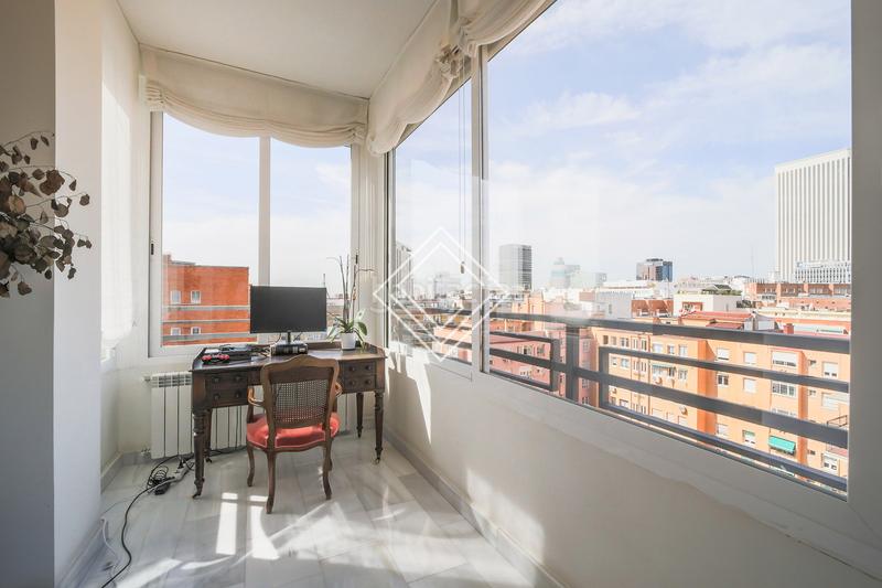 Foto 225a1f83-3bdd-4ae7-b141-cbf7b2fc3edd. Duplex avec chauffage parking dans El Viso Madrid