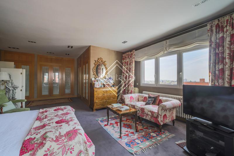 Foto 2c21d24a-b2ec-4e9c-a772-a25f60bfb927. Duplex avec chauffage parking dans El Viso Madrid