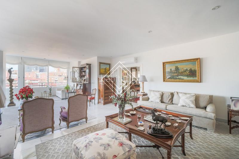 Foto 49aa68f8-3015-42d7-a919-3974ad63ead6. Duplex avec chauffage parking dans El Viso Madrid