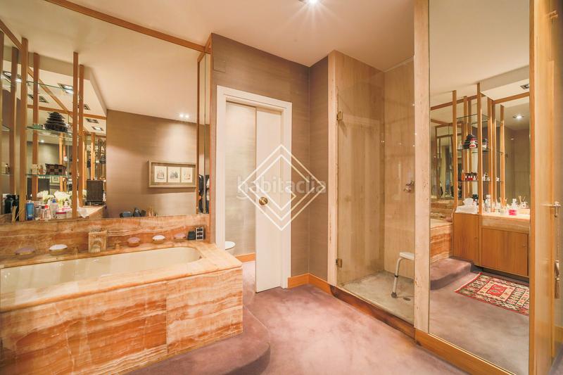 Foto 528d2a82-aa87-4b2d-8993-bda2ae6088a0. Duplex avec chauffage parking dans El Viso Madrid