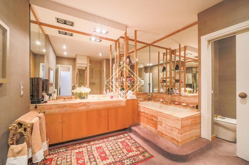 Foto 75a329dc-6a4b-451a-ab47-75cee4c5cb6b. Duplex avec chauffage parking dans El Viso Madrid