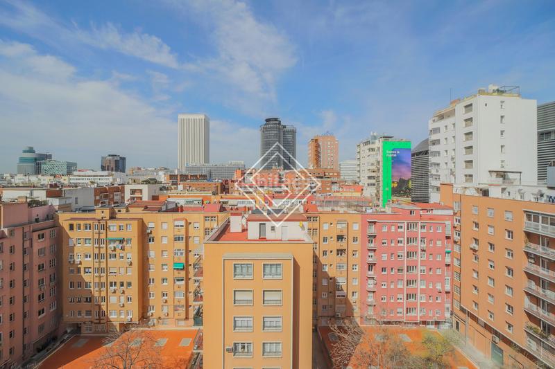 Foto 9c07f276-00a4-4ccf-b7d3-6c65d79d32fa. Duplex avec chauffage parking dans El Viso Madrid