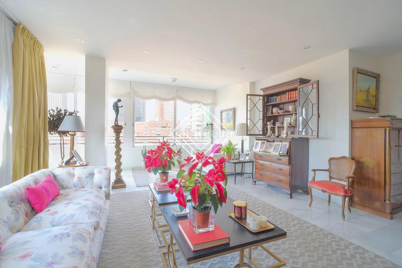 Foto 3c8e66ab-3733-4da4-a825-d187f47087fe. Zweistöckige wohnung mit heizung parking in El Viso Madrid