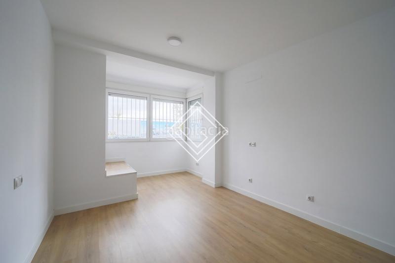 Foto 080e4452-6bd9-4b16-8fc7-f8144ec21ba4. Casa bifamiliare in Peñagrande Madrid