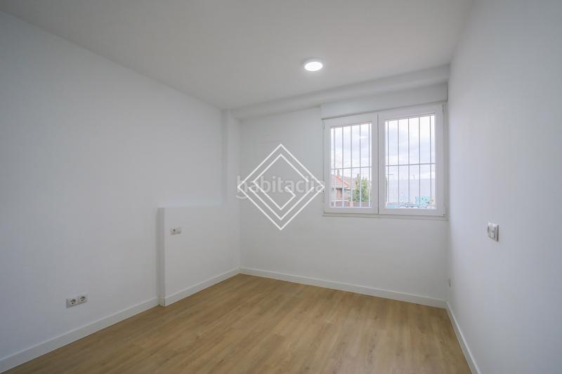 Foto 0f1af178-c32c-4980-a27c-dec03a360b07. Casa bifamiliare in Peñagrande Madrid