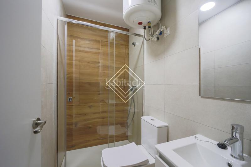 Foto 1d75ba23-96ec-4ddb-b8b6-be37a8de2b78. Casa bifamiliare in Peñagrande Madrid