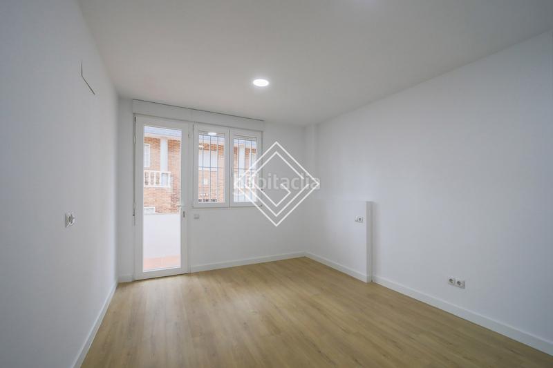 Foto 88062046-fe3f-47a7-9009-9f927a17da15. Casa bifamiliare in Peñagrande Madrid