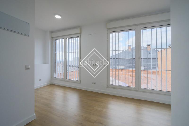 Foto bb4a27aa-97da-45db-a5f7-2c74ae8bca64. Casa bifamiliare in Peñagrande Madrid