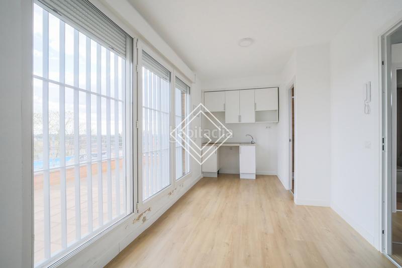 Foto e4daeb5a-2b43-4a70-ad95-d9dcc8bc1c12. Casa bifamiliare in Peñagrande Madrid